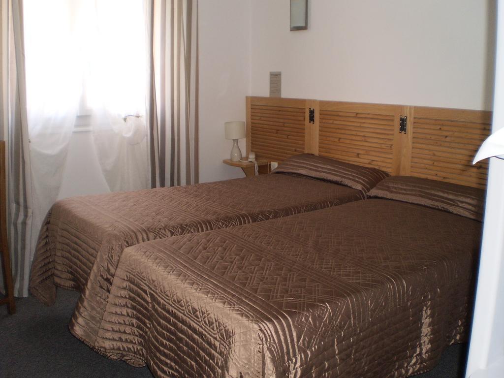 Hotel L Ander Saint-Flour  Rum bild