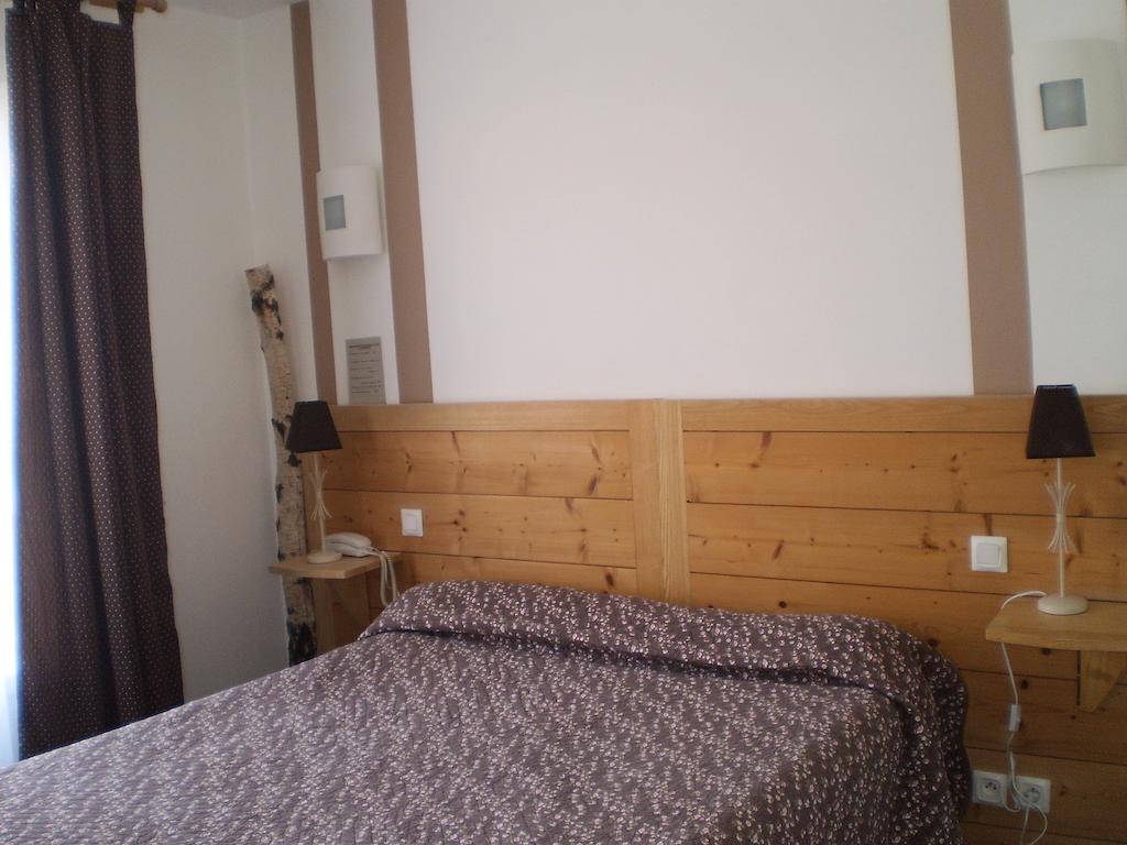 Hotel L Ander Saint-Flour  Rum bild