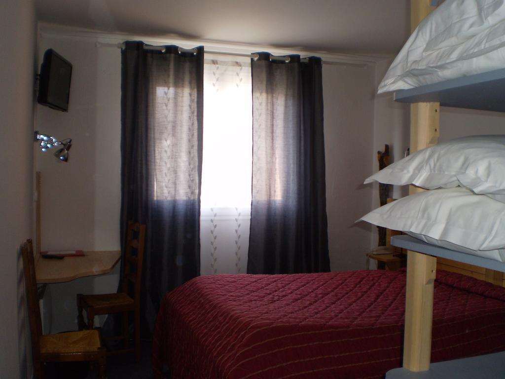 Hotel L Ander Saint-Flour  Rum bild